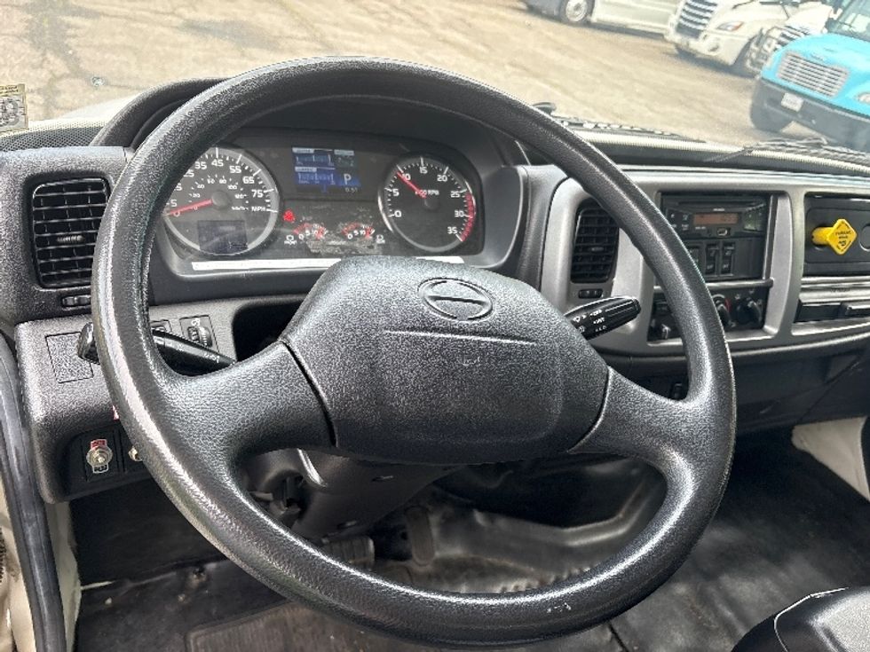 Medium Duty Box Truck-Light and Medium Duty Trucks-Hino-2015-268-Prince George-VA-102,988\n\t\tmiles-$ 52,500 - Image 16