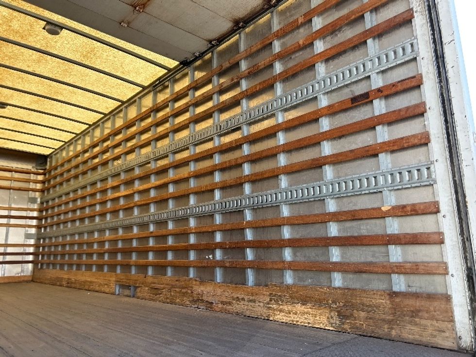 Medium Duty Box Truck-Light and Medium Duty Trucks-Hino-2015-268-Vernon-CA-134,699\n\t\tmiles-$ 24,500 - Image 12