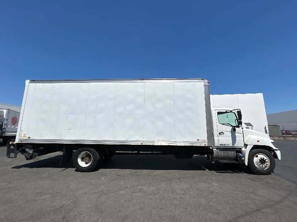 Medium Duty Box Truck-Light and Medium Duty Trucks-Hino-2015-268-Vernon-CA-134,699\n\t\tmiles-$ 24,500 - Image 15