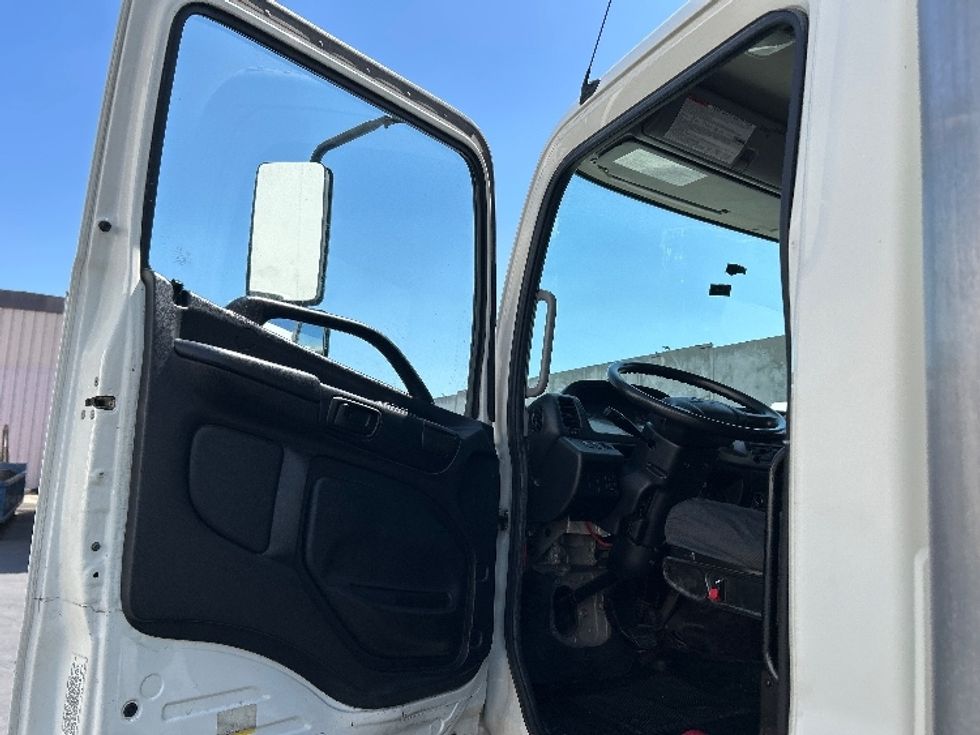 Medium Duty Box Truck-Light and Medium Duty Trucks-Hino-2015-268-Vernon-CA-134,699\n\t\tmiles-$ 24,500 - Image 16