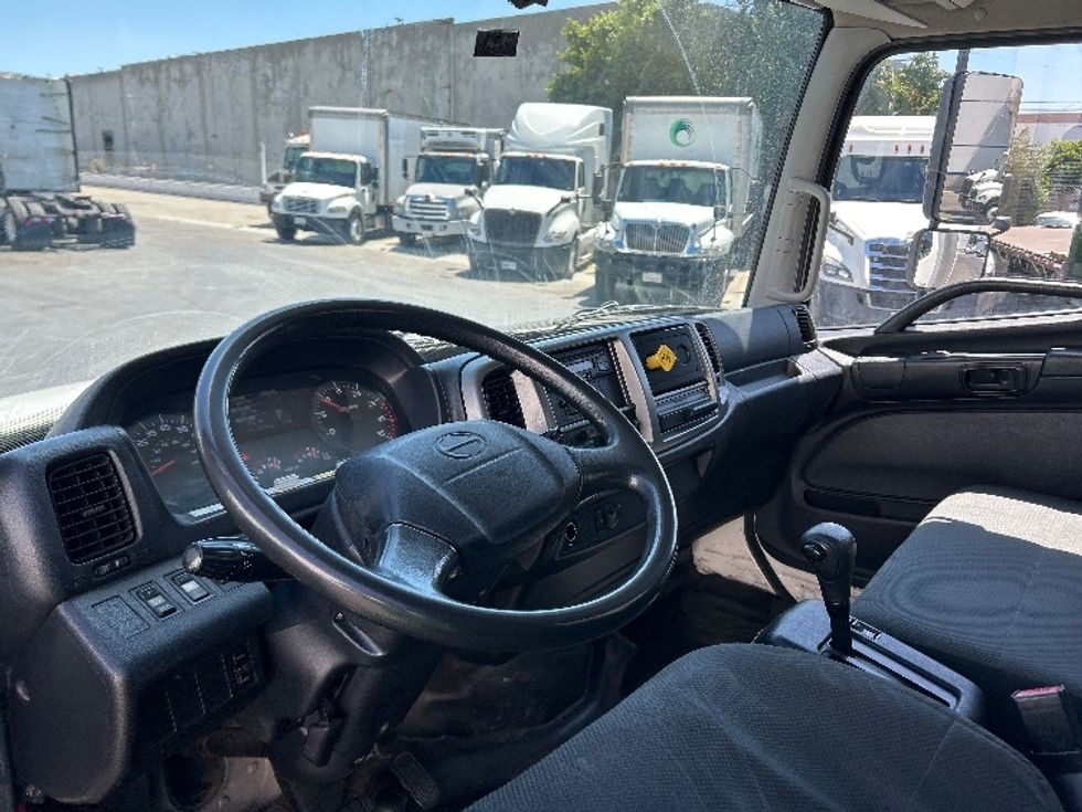 Medium Duty Box Truck-Light and Medium Duty Trucks-Hino-2015-268-Vernon-CA-134,699\n\t\tmiles-$ 24,500 - Image 17