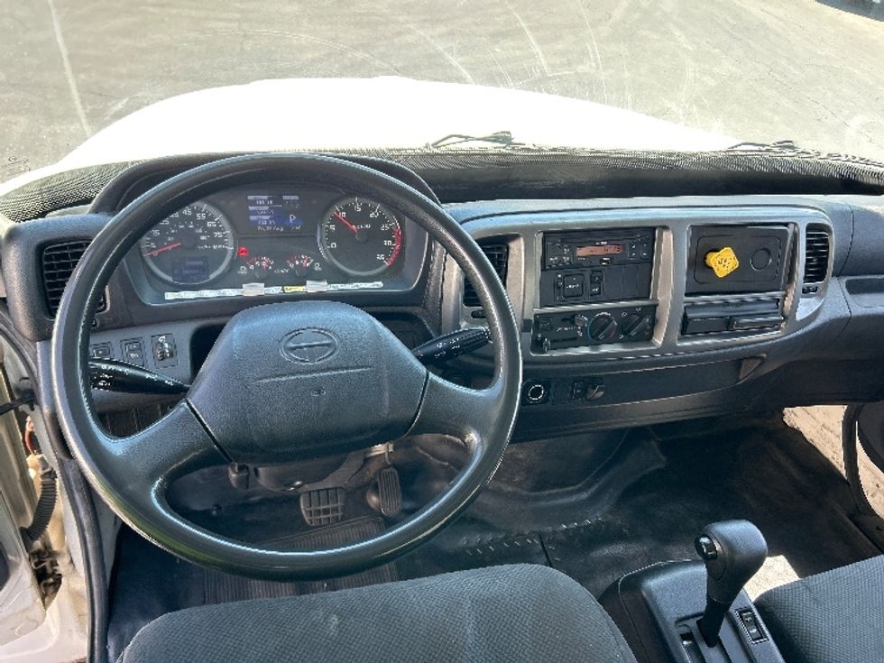 Medium Duty Box Truck-Light and Medium Duty Trucks-Hino-2015-268-Vernon-CA-134,699\n\t\tmiles-$ 24,500 - Image 18