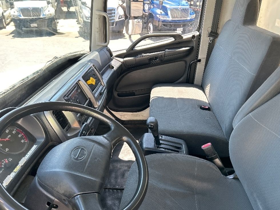 Medium Duty Box Truck-Light and Medium Duty Trucks-Hino-2015-268-Vernon-CA-134,699\n\t\tmiles-$ 24,500 - Image 19