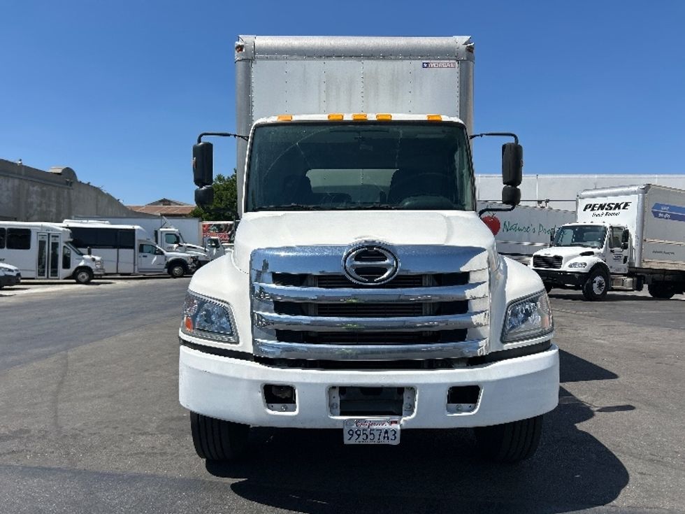 Medium Duty Box Truck-Light and Medium Duty Trucks-Hino-2015-268-Vernon-CA-134,699\n\t\tmiles-$ 24,500 - Image 2