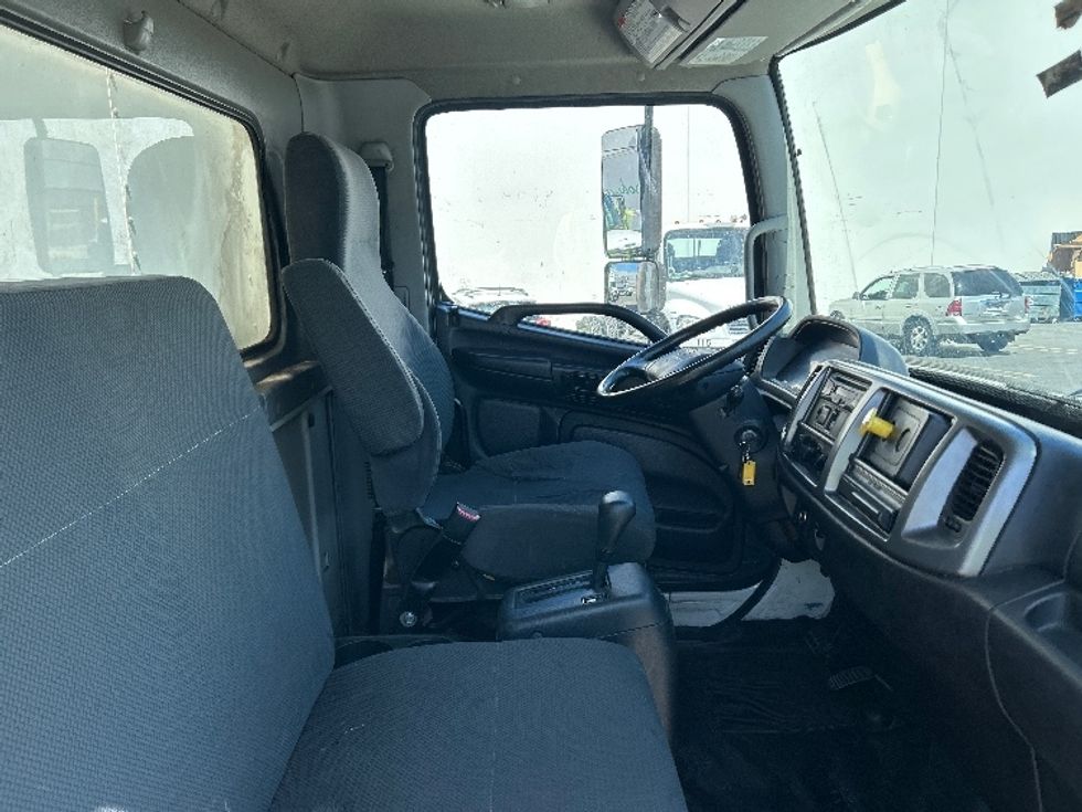 Medium Duty Box Truck-Light and Medium Duty Trucks-Hino-2015-268-Vernon-CA-134,699\n\t\tmiles-$ 24,500 - Image 22