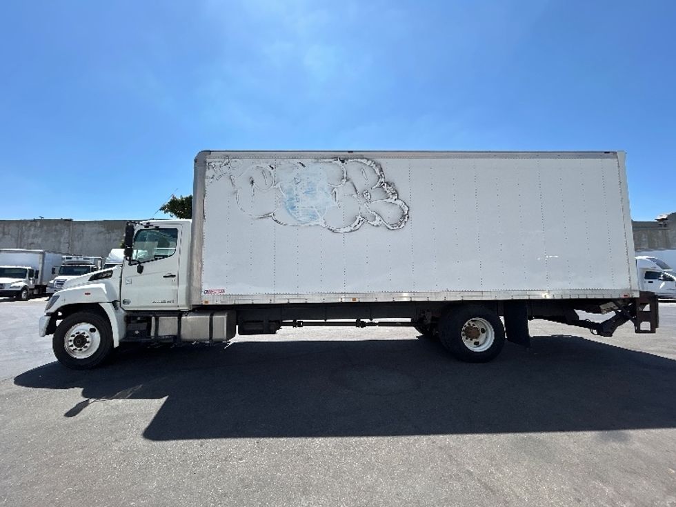 Medium Duty Box Truck-Light and Medium Duty Trucks-Hino-2015-268-Vernon-CA-134,699\n\t\tmiles-$ 24,500 - Image 4