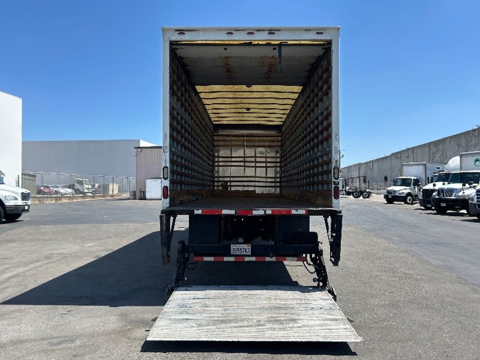 Medium Duty Box Truck-Light and Medium Duty Trucks-Hino-2015-268-Vernon-CA-134,699\n\t\tmiles-$ 24,500 - Image 9
