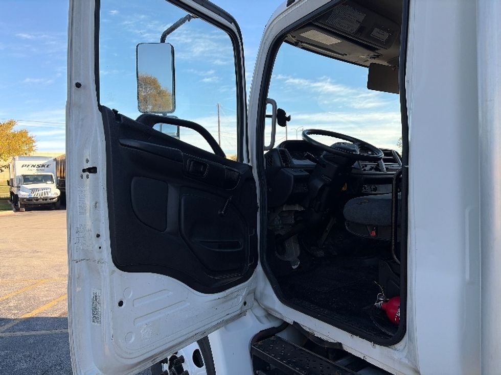 Medium Duty Box Truck-Light and Medium Duty Trucks-Hino-2016-268-Austin-TX-149,545\n\t\tmiles-$ 36,000 - Image 16