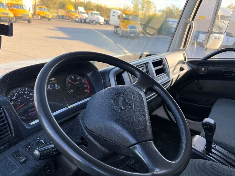 Medium Duty Box Truck-Light and Medium Duty Trucks-Hino-2016-268-Austin-TX-149,545\n\t\tmiles-$ 36,000 - Image 17