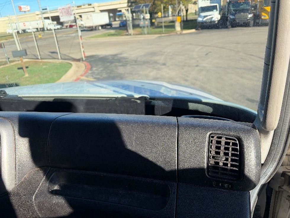 Medium Duty Box Truck-Light and Medium Duty Trucks-Hino-2016-268-Austin-TX-149,545\n\t\tmiles-$ 36,000 - Image 21