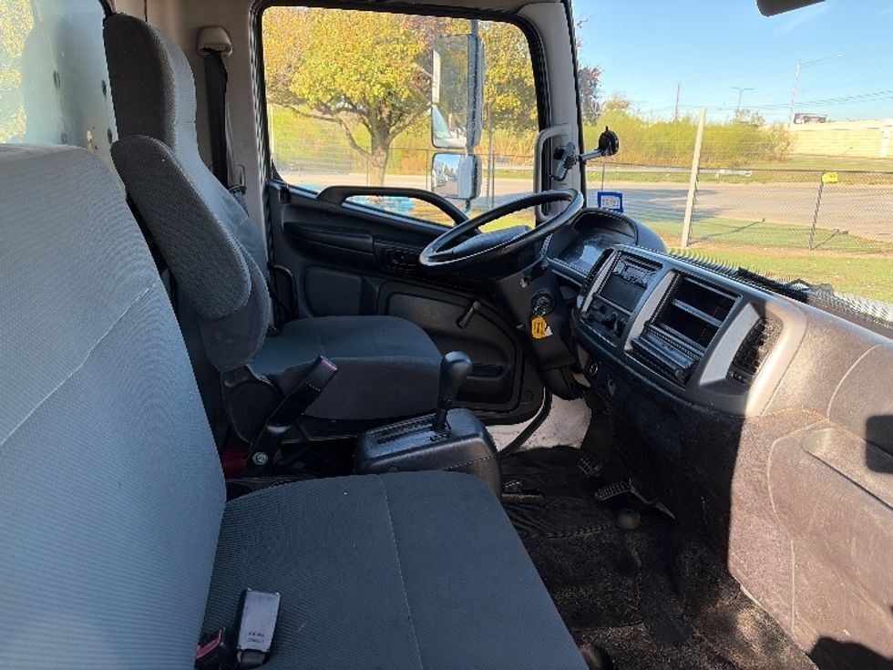 Medium Duty Box Truck-Light and Medium Duty Trucks-Hino-2016-268-Austin-TX-149,545\n\t\tmiles-$ 36,000 - Image 22