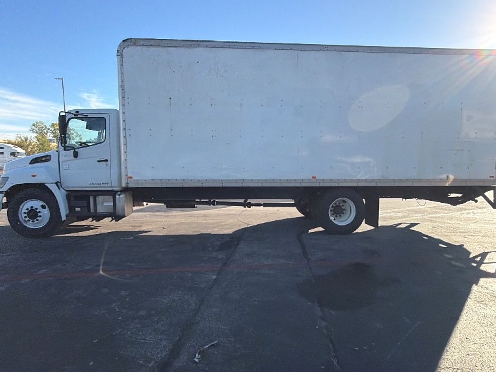 Medium Duty Box Truck-Light and Medium Duty Trucks-Hino-2016-268-Austin-TX-149,545\n\t\tmiles-$ 36,000 - Image 4