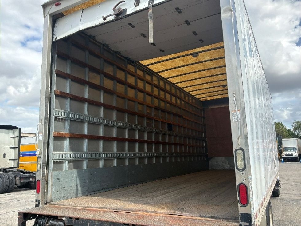 Medium Duty Box Truck-Light and Medium Duty Trucks-Hino-2016-268-Austin-TX-217,110\n\t\tmiles-$ 26,000 - Image 10
