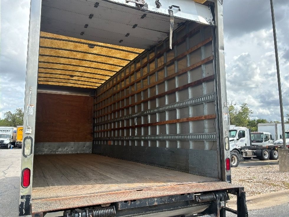 Medium Duty Box Truck-Light and Medium Duty Trucks-Hino-2016-268-Austin-TX-217,110\n\t\tmiles-$ 26,000 - Image 11