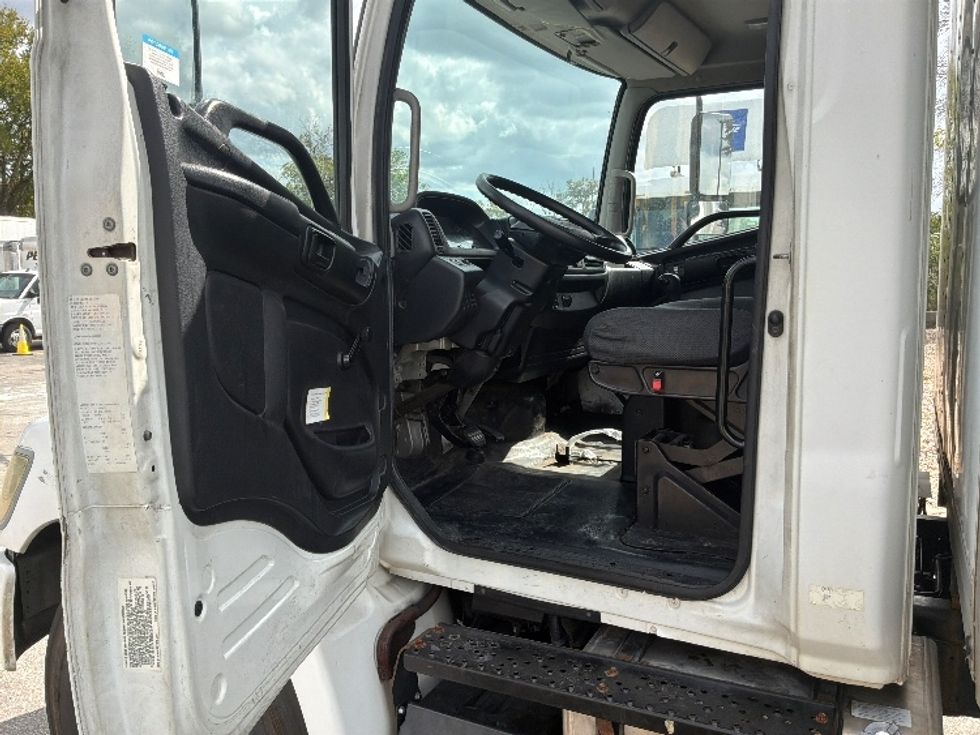 Medium Duty Box Truck-Light and Medium Duty Trucks-Hino-2016-268-Austin-TX-217,110\n\t\tmiles-$ 26,000 - Image 15
