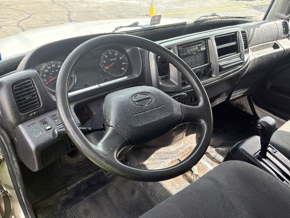 Medium Duty Box Truck-Light and Medium Duty Trucks-Hino-2016-268-Austin-TX-217,110\n\t\tmiles-$ 26,000 - Image 16