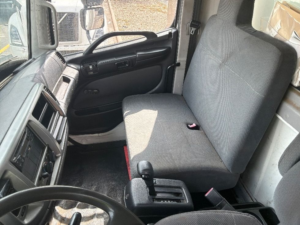 Medium Duty Box Truck-Light and Medium Duty Trucks-Hino-2016-268-Austin-TX-217,110\n\t\tmiles-$ 26,000 - Image 18