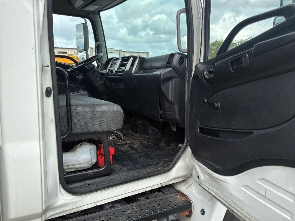 Medium Duty Box Truck-Light and Medium Duty Trucks-Hino-2016-268-Austin-TX-217,110\n\t\tmiles-$ 26,000 - Image 19