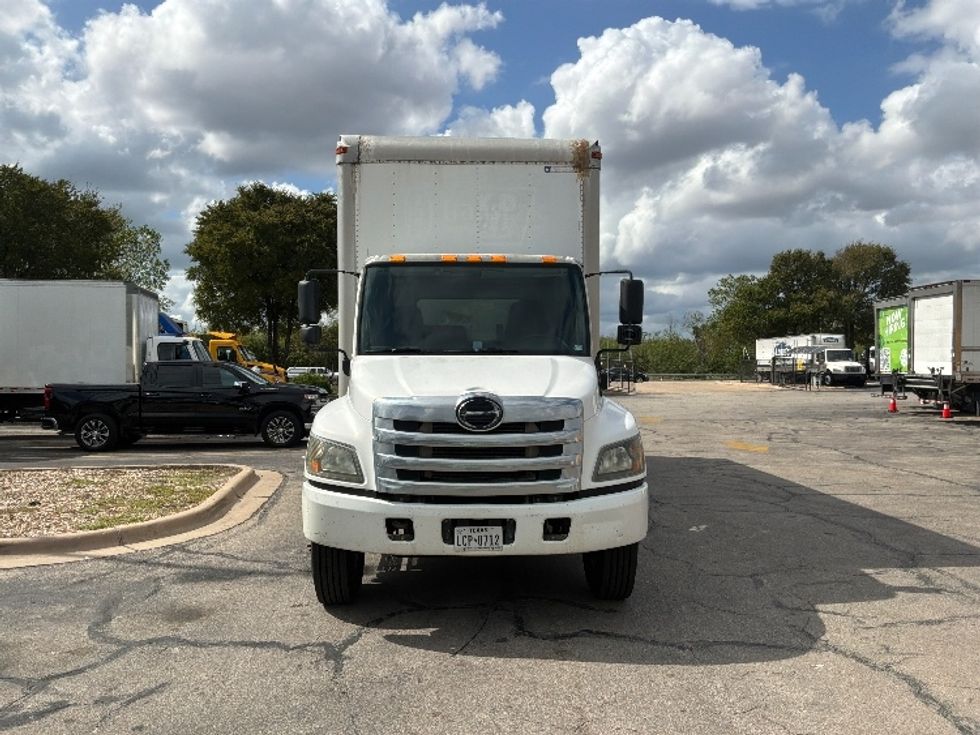 Medium Duty Box Truck-Light and Medium Duty Trucks-Hino-2016-268-Austin-TX-217,110\n\t\tmiles-$ 26,000 - Image 2