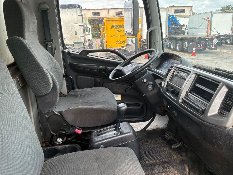 Medium Duty Box Truck-Light and Medium Duty Trucks-Hino-2016-268-Austin-TX-217,110\n\t\tmiles-$ 26,000 - Image 21