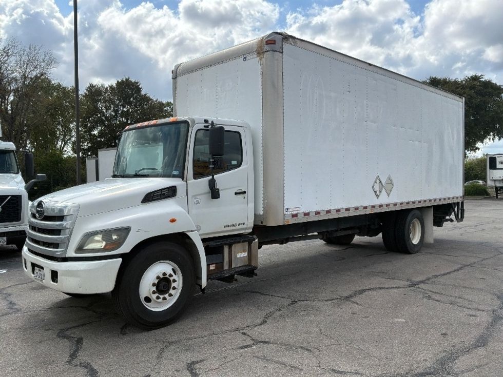Medium Duty Box Truck-Light and Medium Duty Trucks-Hino-2016-268-Austin-TX-217,110\n\t\tmiles-$ 26,000 - Image 3