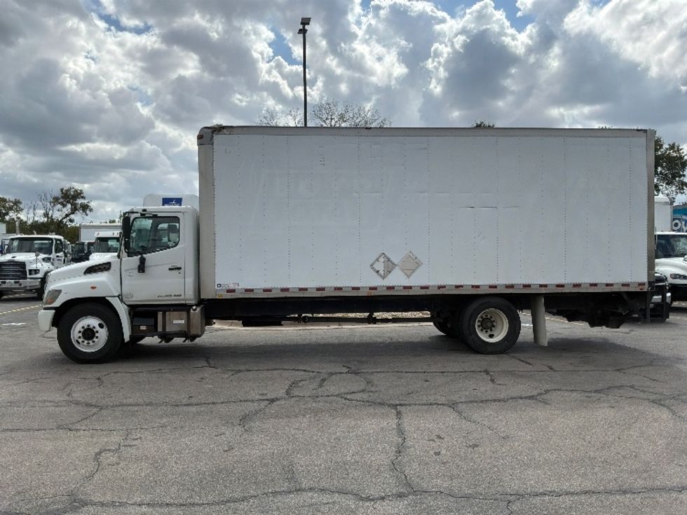 Medium Duty Box Truck-Light and Medium Duty Trucks-Hino-2016-268-Austin-TX-217,110\n\t\tmiles-$ 26,000 - Image 4