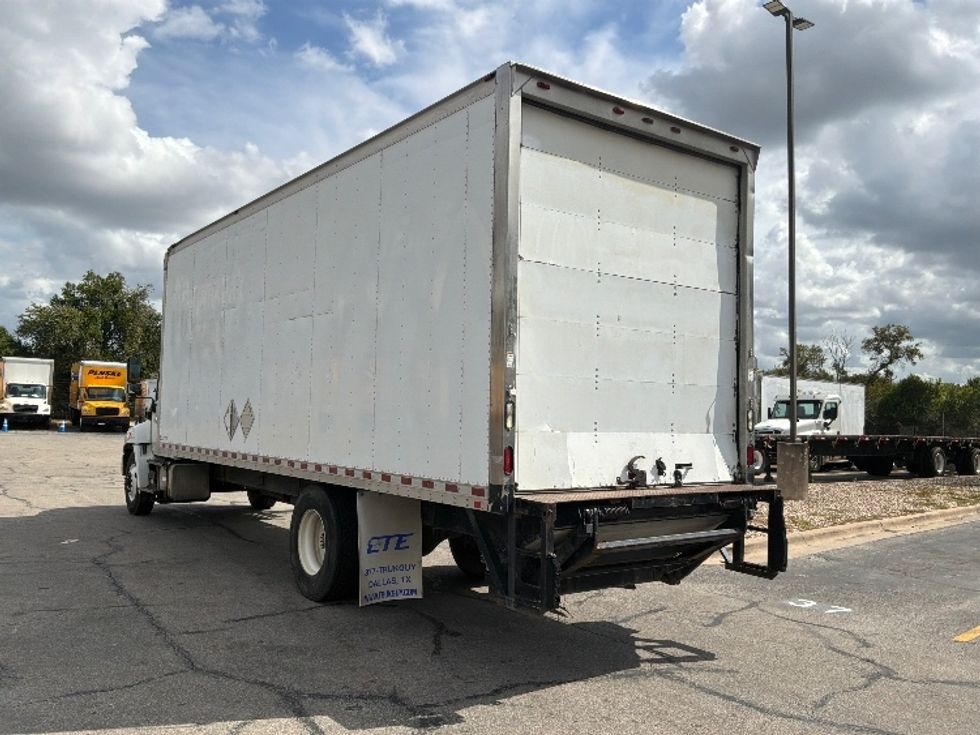 Medium Duty Box Truck-Light and Medium Duty Trucks-Hino-2016-268-Austin-TX-217,110\n\t\tmiles-$ 26,000 - Image 6