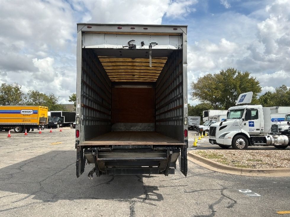 Medium Duty Box Truck-Light and Medium Duty Trucks-Hino-2016-268-Austin-TX-217,110\n\t\tmiles-$ 26,000 - Image 8