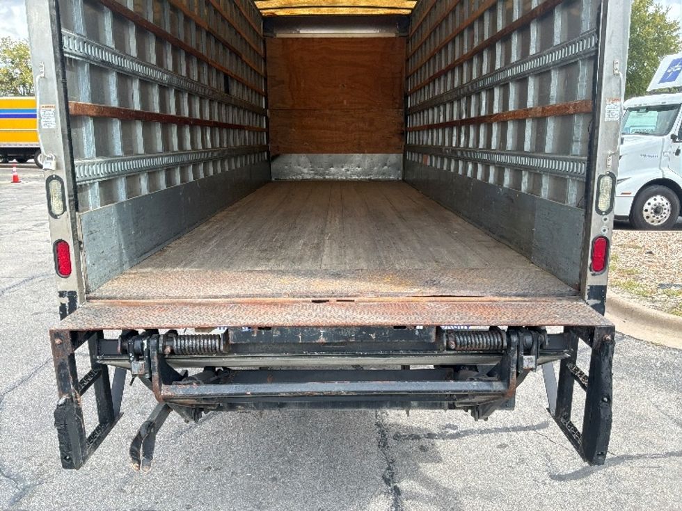 Medium Duty Box Truck-Light and Medium Duty Trucks-Hino-2016-268-Austin-TX-217,110\n\t\tmiles-$ 26,000 - Image 9