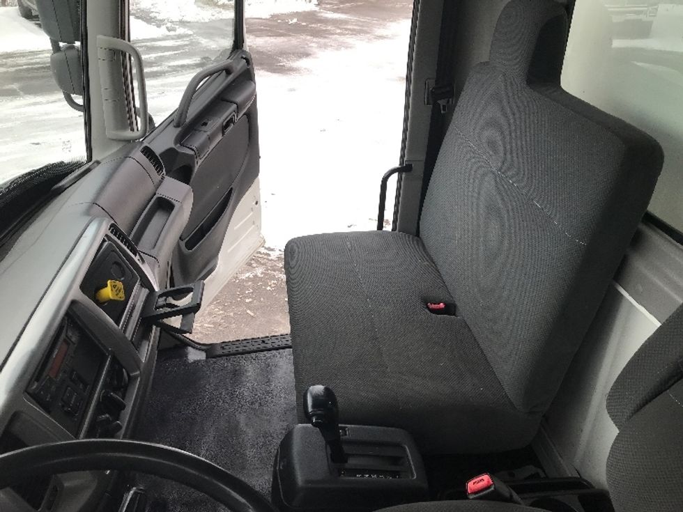 Medium Duty Box Truck-Light and Medium Duty Trucks-Hino-2016-268-Buffalo-NY-216,651\n\t\tmiles-$ 38,000 - Image 19