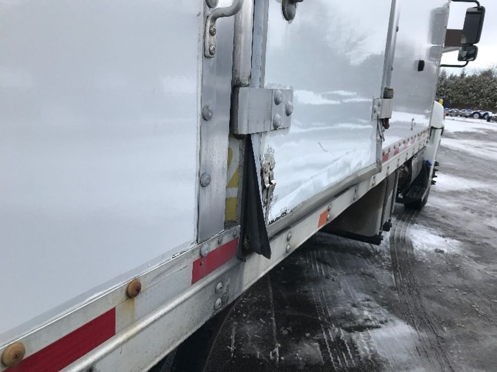 Medium Duty Box Truck-Light and Medium Duty Trucks-Hino-2016-268-Buffalo-NY-216,651\n\t\tmiles-$ 38,000 - Image 26