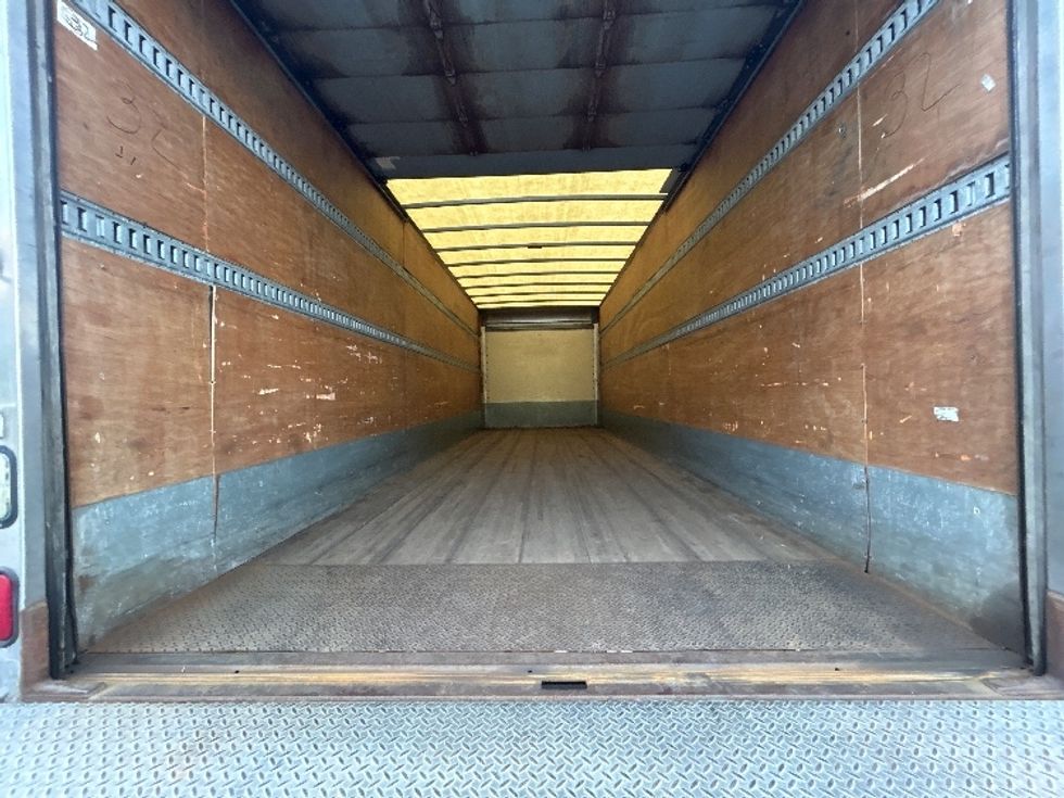 Medium Duty Box Truck-Light and Medium Duty Trucks-Hino-2016-268-Cranbury-NJ-380,176\n\t\tmiles-$ 21,500 - Image 10