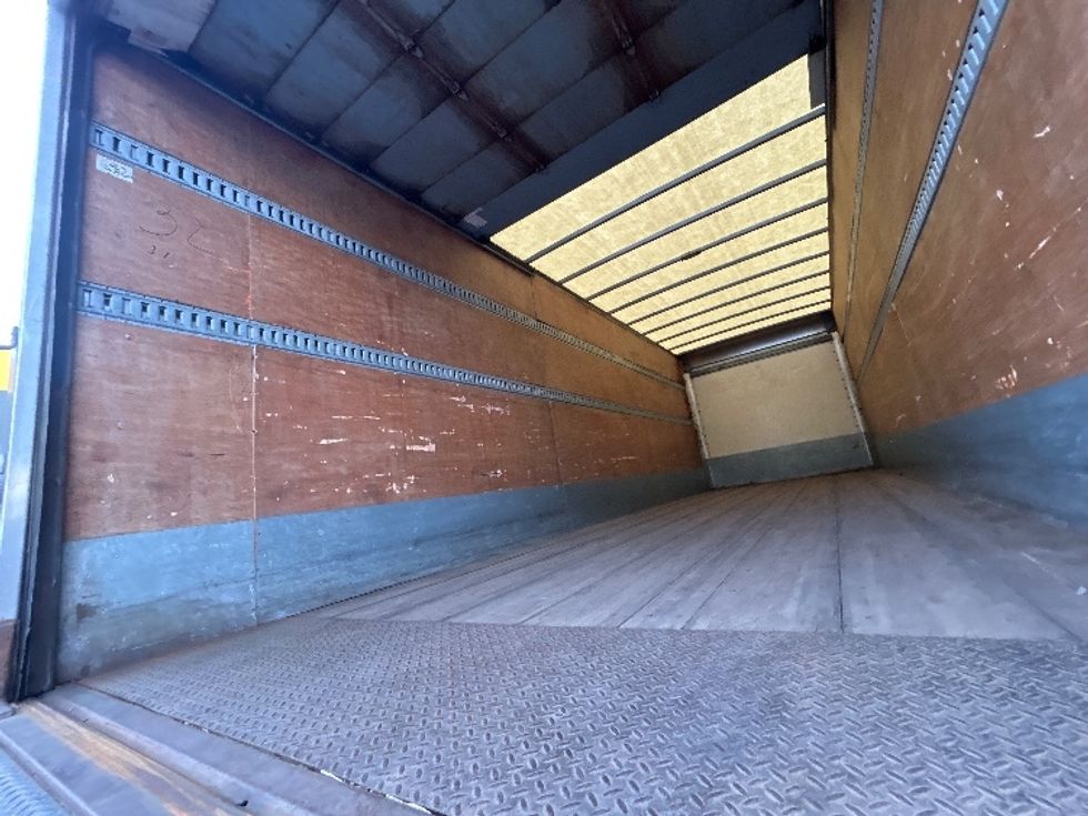 Medium Duty Box Truck-Light and Medium Duty Trucks-Hino-2016-268-Cranbury-NJ-380,176\n\t\tmiles-$ 21,500 - Image 11