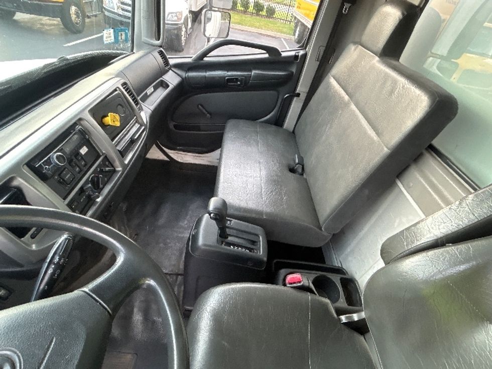 Medium Duty Box Truck-Light and Medium Duty Trucks-Hino-2016-268-Cranbury-NJ-380,176\n\t\tmiles-$ 21,500 - Image 19