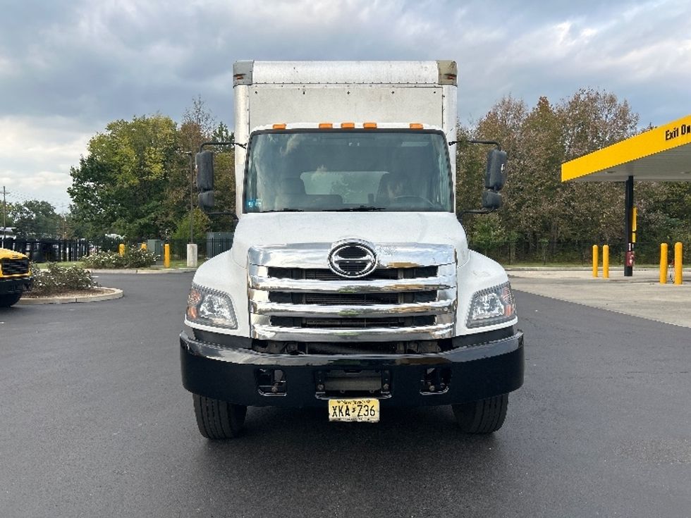 Medium Duty Box Truck-Light and Medium Duty Trucks-Hino-2016-268-Cranbury-NJ-380,176\n\t\tmiles-$ 21,500 - Image 2