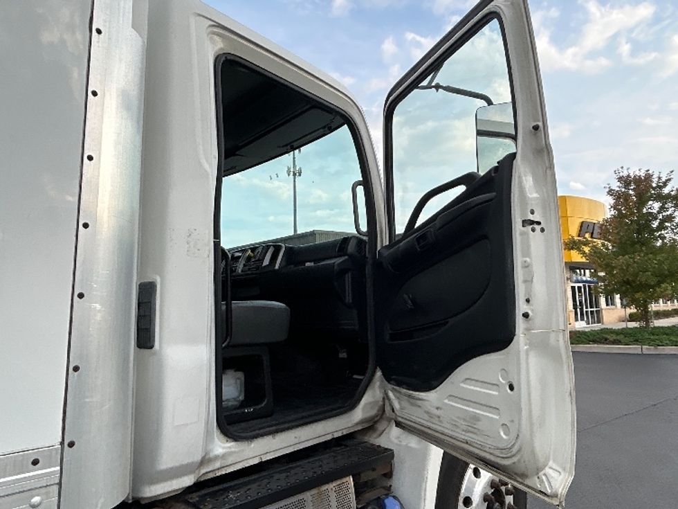 Medium Duty Box Truck-Light and Medium Duty Trucks-Hino-2016-268-Cranbury-NJ-380,176\n\t\tmiles-$ 21,500 - Image 20