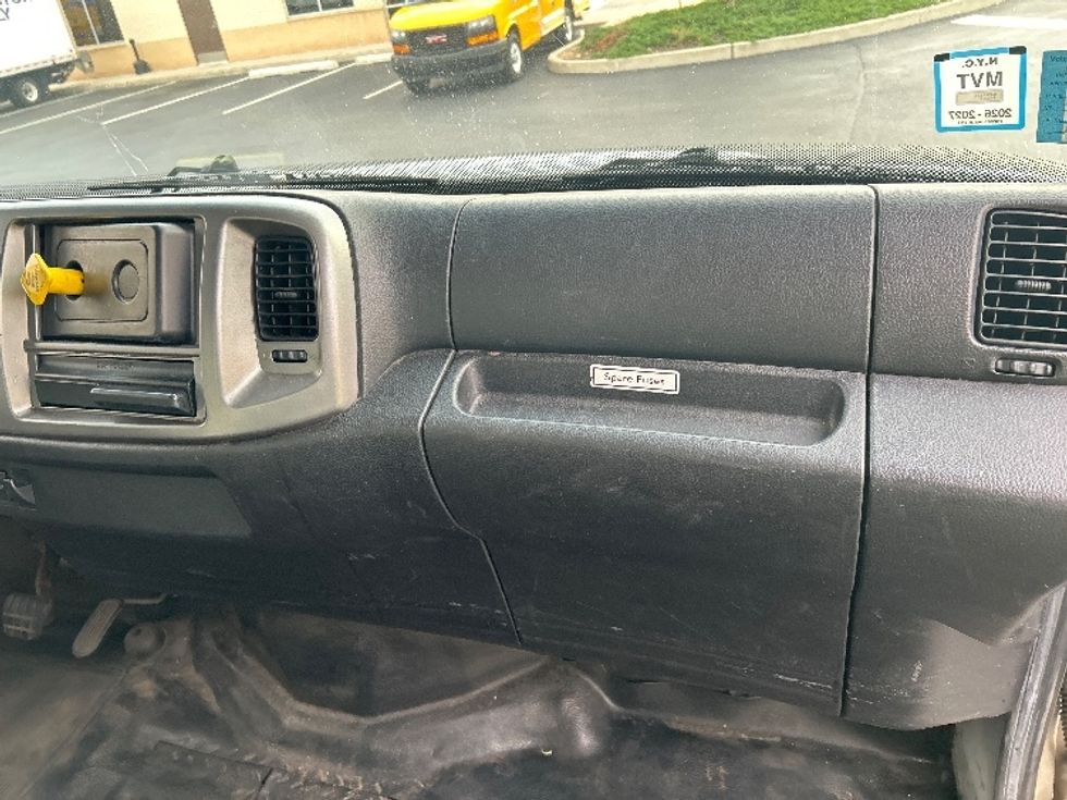 Medium Duty Box Truck-Light and Medium Duty Trucks-Hino-2016-268-Cranbury-NJ-380,176\n\t\tmiles-$ 21,500 - Image 21