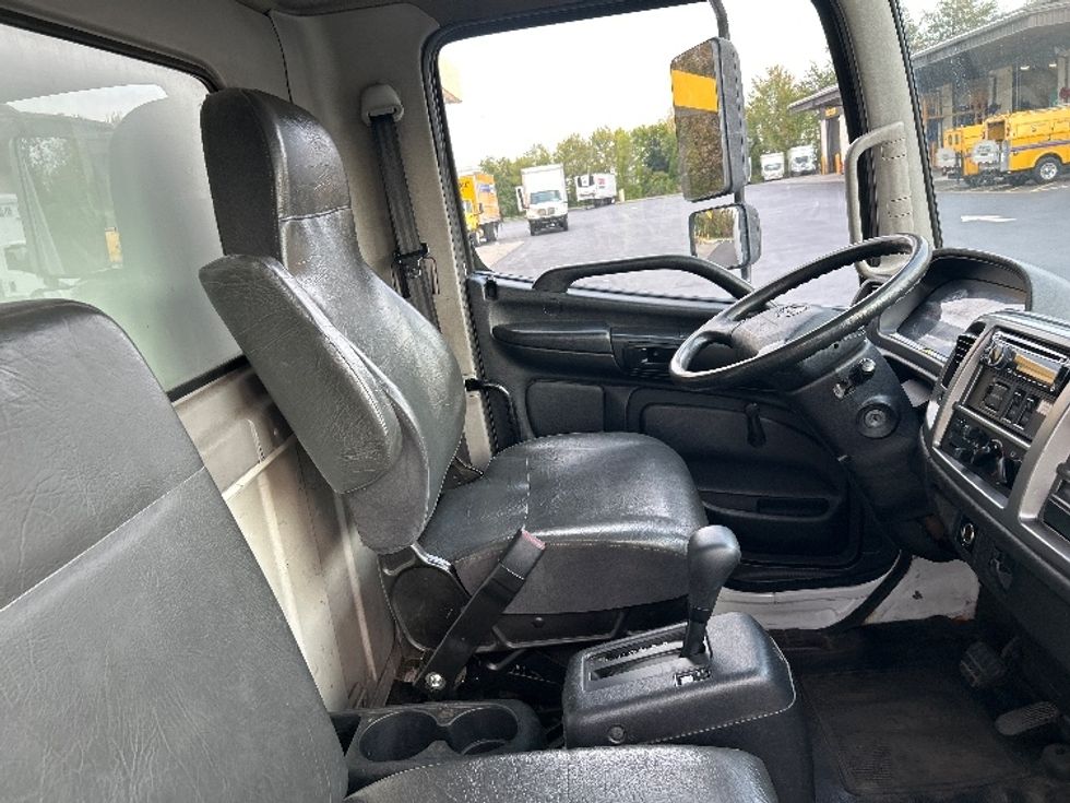 Medium Duty Box Truck-Light and Medium Duty Trucks-Hino-2016-268-Cranbury-NJ-380,176\n\t\tmiles-$ 21,500 - Image 22