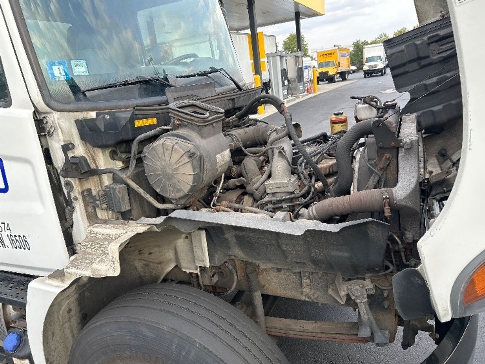 Medium Duty Box Truck-Light and Medium Duty Trucks-Hino-2016-268-Cranbury-NJ-380,176\n\t\tmiles-$ 21,500 - Image 23
