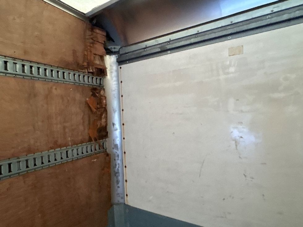 Medium Duty Box Truck-Light and Medium Duty Trucks-Hino-2016-268-Cranbury-NJ-380,176\n\t\tmiles-$ 21,500 - Image 26