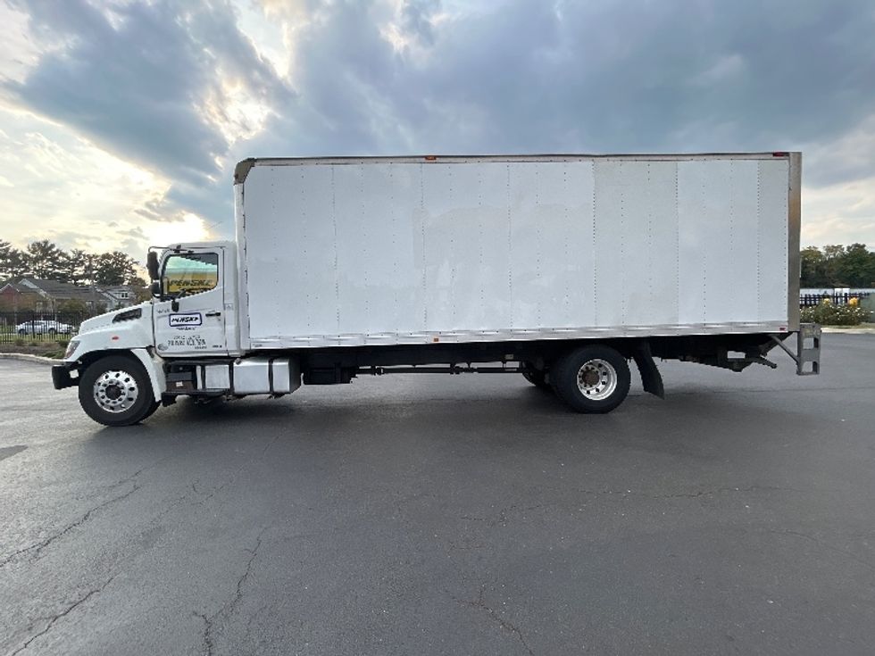 Medium Duty Box Truck-Light and Medium Duty Trucks-Hino-2016-268-Cranbury-NJ-380,176\n\t\tmiles-$ 21,500 - Image 4
