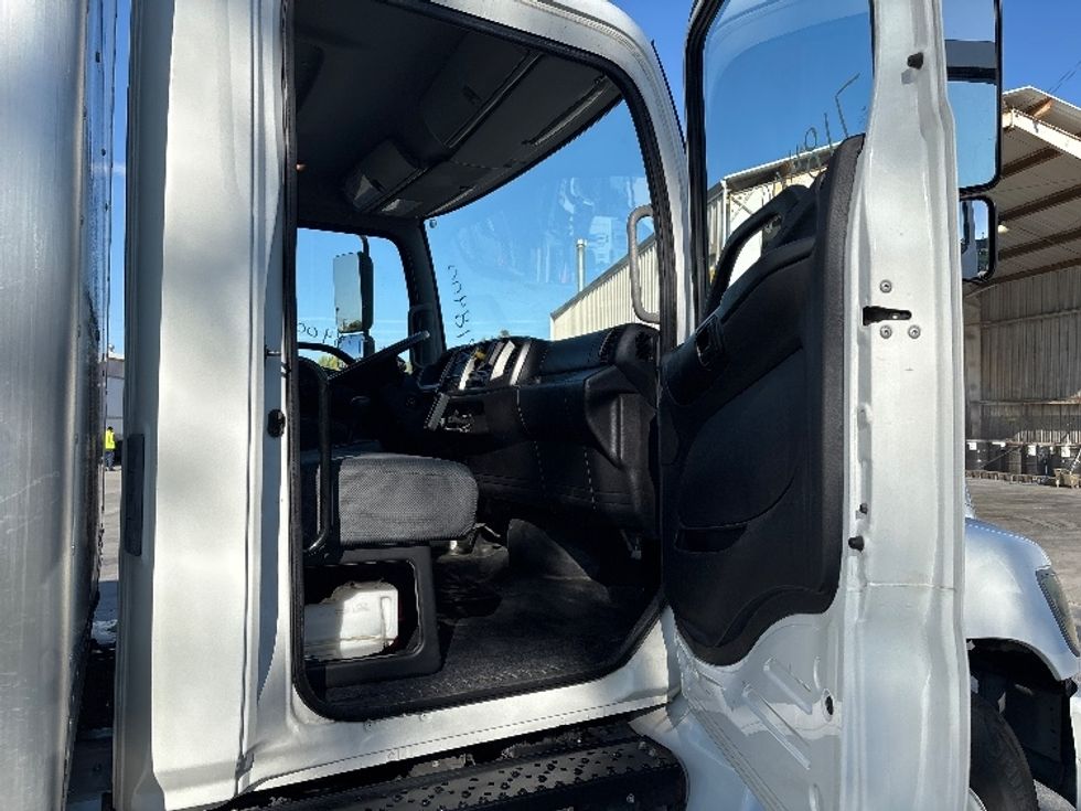Medium Duty Box Truck-Light and Medium Duty Trucks-Hino-2016-268-Santa Clara-CA-46,182\n\t\tmiles-$ 40,250 - Image 20