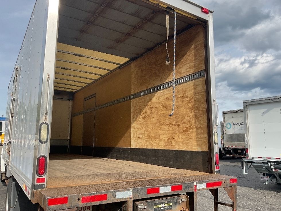 Medium Duty Box Truck-Light and Medium Duty Trucks-Hino-2016-338-Braintree-MA-244,444\n\t\tmiles-$ 27,750 - Image 12