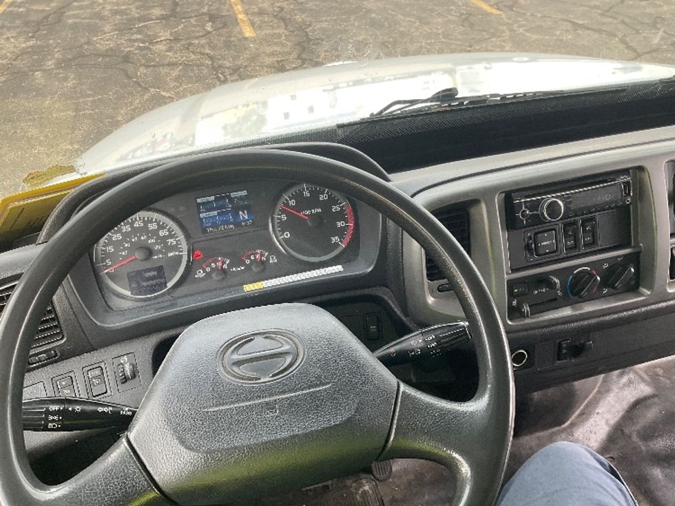 Medium Duty Box Truck-Light and Medium Duty Trucks-Hino-2016-338-Braintree-MA-244,444\n\t\tmiles-$ 27,750 - Image 18