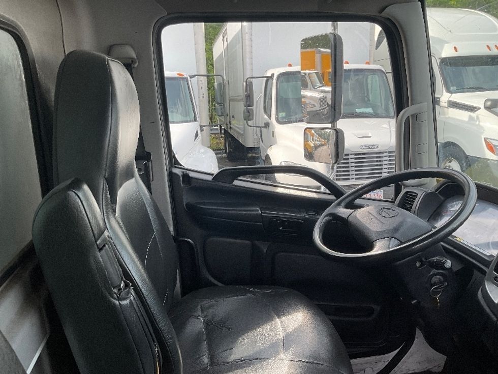 Medium Duty Box Truck-Light and Medium Duty Trucks-Hino-2016-338-Braintree-MA-244,444\n\t\tmiles-$ 27,750 - Image 22