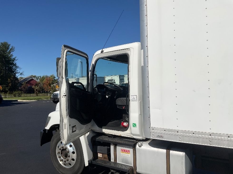 Medium Duty Box Truck-Light and Medium Duty Trucks-Hino-2016-338-Dayton-NJ-371,235\n\t\tmiles-$ 19,000 - Image 16