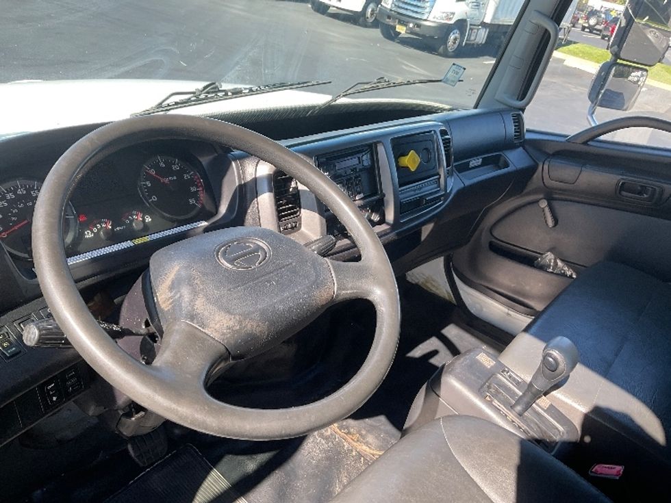 Medium Duty Box Truck-Light and Medium Duty Trucks-Hino-2016-338-Dayton-NJ-371,235\n\t\tmiles-$ 19,000 - Image 17