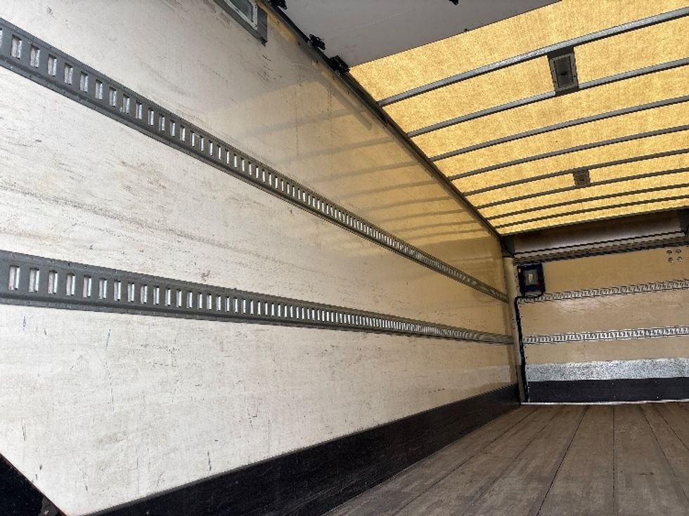 Medium Duty Box Truck-Light and Medium Duty Trucks-Hino-2016-338-Everett-WA-151,230\n\t\tmiles-$ 40,000 - Image 11