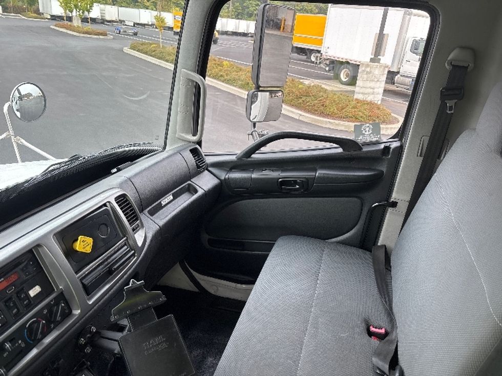 Medium Duty Box Truck-Light and Medium Duty Trucks-Hino-2016-338-Everett-WA-151,230\n\t\tmiles-$ 40,000 - Image 19