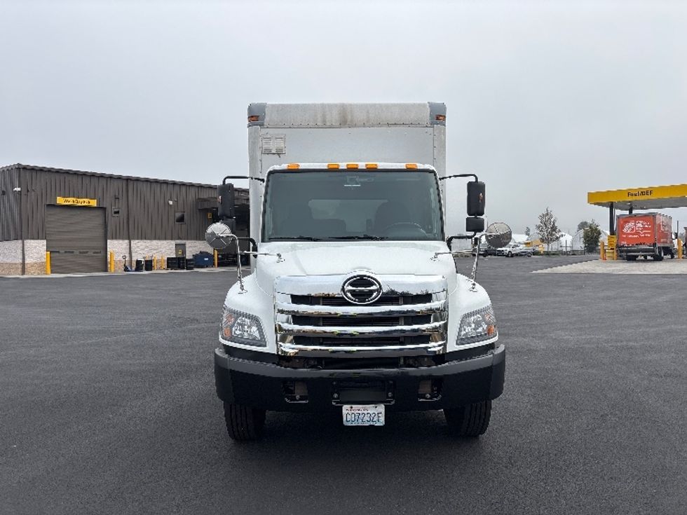 Medium Duty Box Truck-Light and Medium Duty Trucks-Hino-2016-338-Everett-WA-151,230\n\t\tmiles-$ 40,000 - Image 2